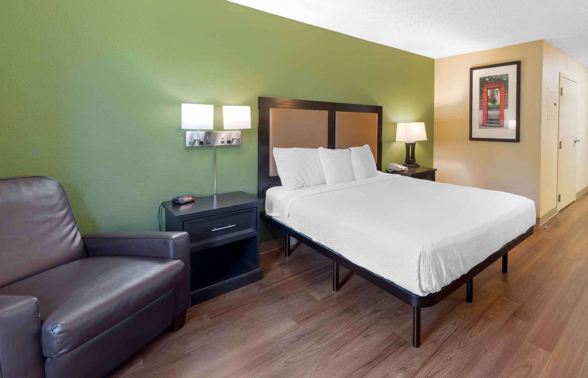 Extended America - Kansas - Airport - Tiffany Springs Hotel